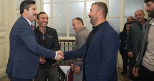 Bursa'nın Yenişehir ilçesinde Mahmudiye Mahallesi sakinleri, Yenişehir Belediye Başkanı Ercan
