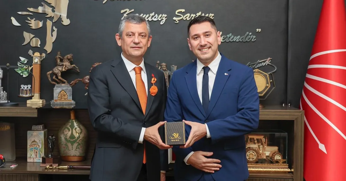 Deniz Karafazlı, CHP Genel Başkanı Özgür Özel’i ziyaret etti