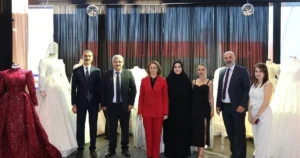 Kocaeli Büyükşehir Belediyesi’nin takviyesiyle düzenlenen, evlilik hazırlığında olan gençlerin merakla