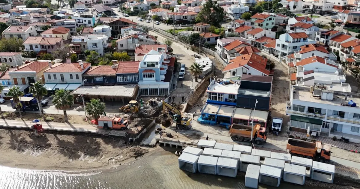 Foça’da dere yatağına yapılan kanal taşkını önledi