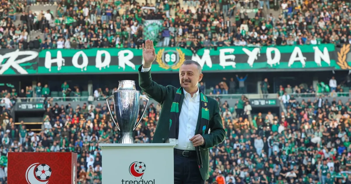 Hem taraftarı, hem Kocaelispor’u kutladı