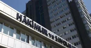 Resmi Gazete'nin bugünkü sayısında yayımlanan HSK kararlarıyla isimli ve idari