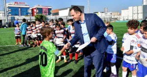 İzmir'de Bornova Belediye Başkanı Ömer Eşki, Ulu Başkan Gazi Mustafa