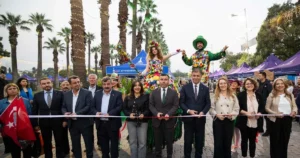 İzmir Büyükşehir Belediye Lideri Dr. Cemil Tugay, İzmir Büyükşehir Belediyesi'nin