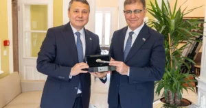 İzmir Büyükşehir Belediye Lideri Dr. Cemil Tugay, Kazakistan heyetini Büyükşehir