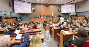 İzmir Büyükşehir Belediyesi Meclis toplantısında vapur iskelelerinin durumu ile ilgili