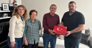 İzmit Belediyesi, Körfez’de yaşayan Kıbrıs Gazilerini konutlarında ziyaret ederek minnet