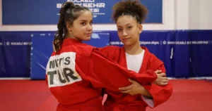Kocaeli Büyükşehir Belediyesi Kağıtspor çatısı altında judo yapan Ceylin Mutiş