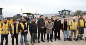 Kayseri Kocasinan Belediye Başkanı Ahmet Çolakbayrakdar, Erkilet Generalemir Mahallesi’ndeki anayol