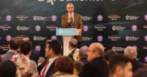 Kocaeli Büyükşehir Belediyesi, emekli ve faal misyonda olan öğretmenleri yemekte