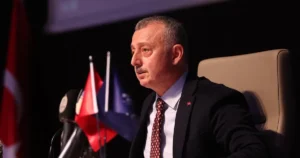 Kocaeli Büyükşehir Belediye Başkanı Tahir Büyükakın, Gebze’deki bina yıkımı ve