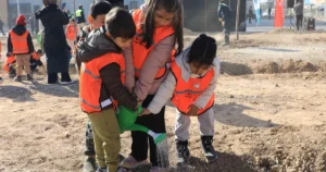 Konya Karatay Belediyesi, Fevzi Çakmak Mahallesi’nde düzenlediği fidan dikme aktifliğiyle