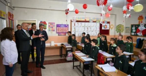 Malatya Büyükşehir Belediye Başkanı Sami Er, okul ziyaretleri kapsamında Mehmet