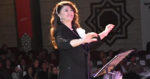 Manisa'da Yunusemre Halk Eğitim Merkezi TSM Korosu, şef Şebnem Coşkun