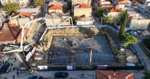 Manisa Büyükşehir Belediye Başkanı Besim Dutlulu, Fatih Mahallesi’nde süren ada-parsel