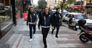 Manisa Büyükşehir Belediyesi Zabıta Dairesi Başkanlığı, kaldırım işgallerine yönelik kontrol