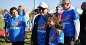 Kayseri Büyükşehir Belediye Lideri Dr. Memduh Büyükkılıç, Türk Eğitim Derneği'nin