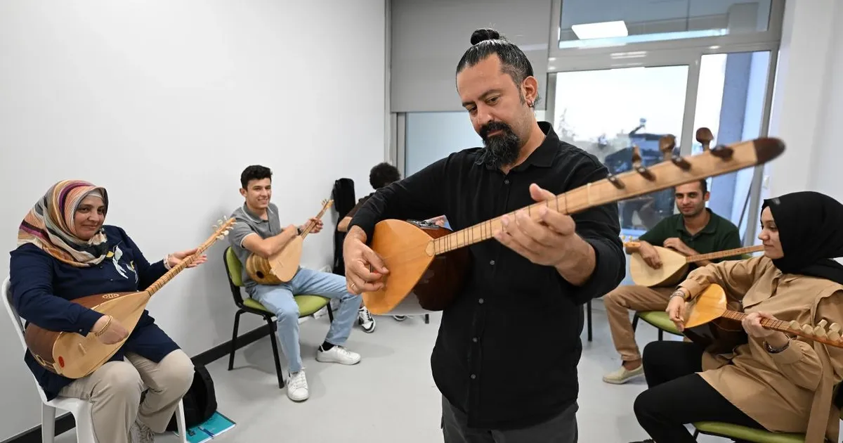 Mersin’de ücretsiz enstrüman kurslarına yoğun ilgi