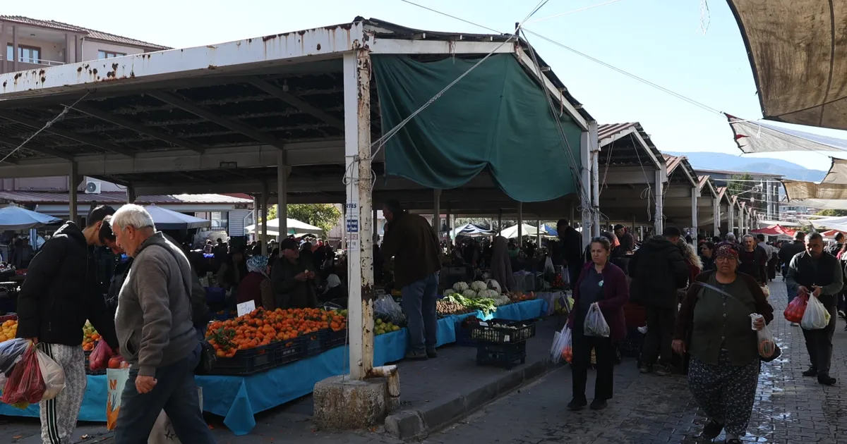 Muğla Büyükşehir Yatağan pazar yerini yeniliyor