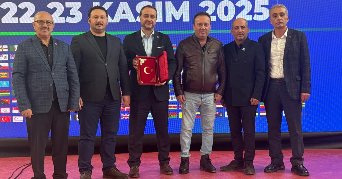 Sağlığın yeni rotası Bursa’da belirlendi… Sağlık Turizmi Zirvesi’nde sürpriz ziyaretçi