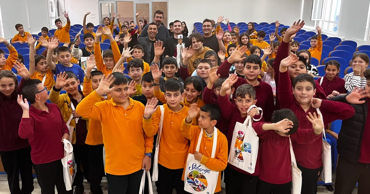 Sakarya’da çocuklar ‘Çok Bilmiş İbiş’ ile eğlendi