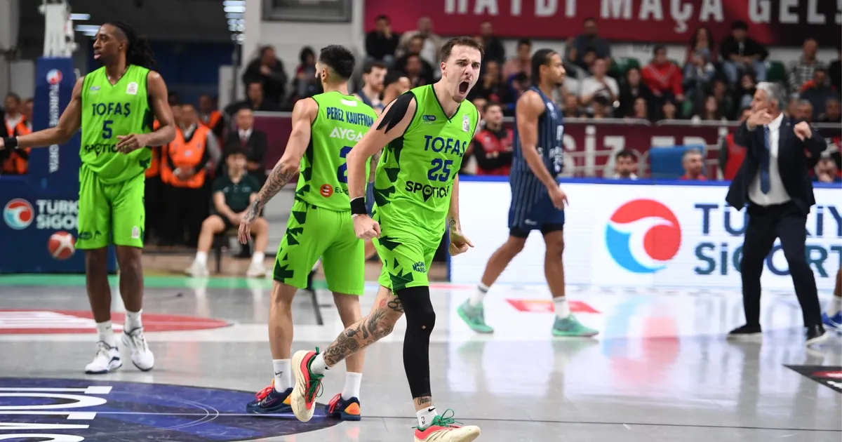 Tofaş evindeki yenilmezlik serisini Anadolu Efes’le sürdürdü