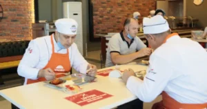 Son günlerde arka arda yaşanan zehirlenme olayları, toplu yemek hizmetinin