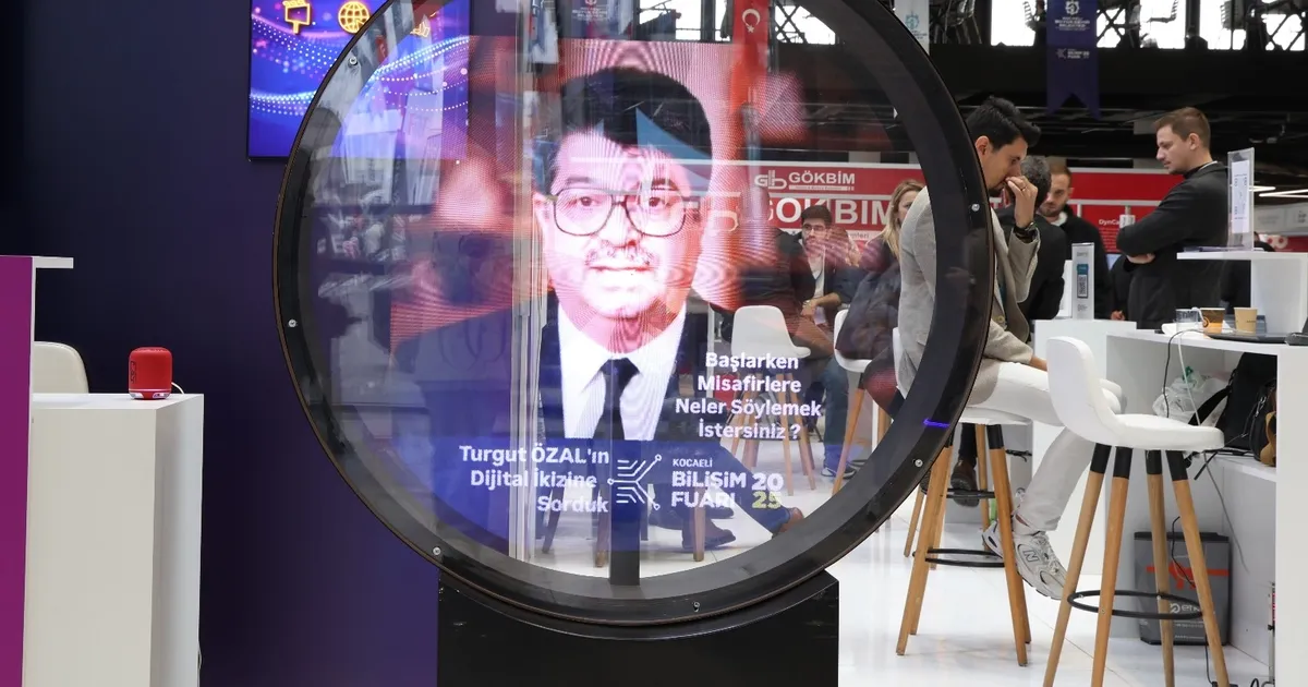 Turgut Özal hologram yöntemiyle Kocaeli Bilişim Fuarı’nda