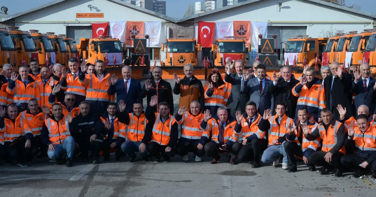Yolların kahramanları kışa hazır… Karayolları makime parkı yenilendi