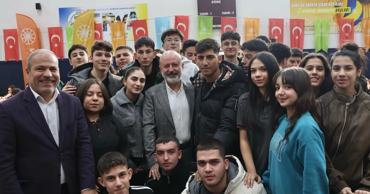 Ahmet Çolakbayrakdar’dan gençlerle coşkulu buluşma