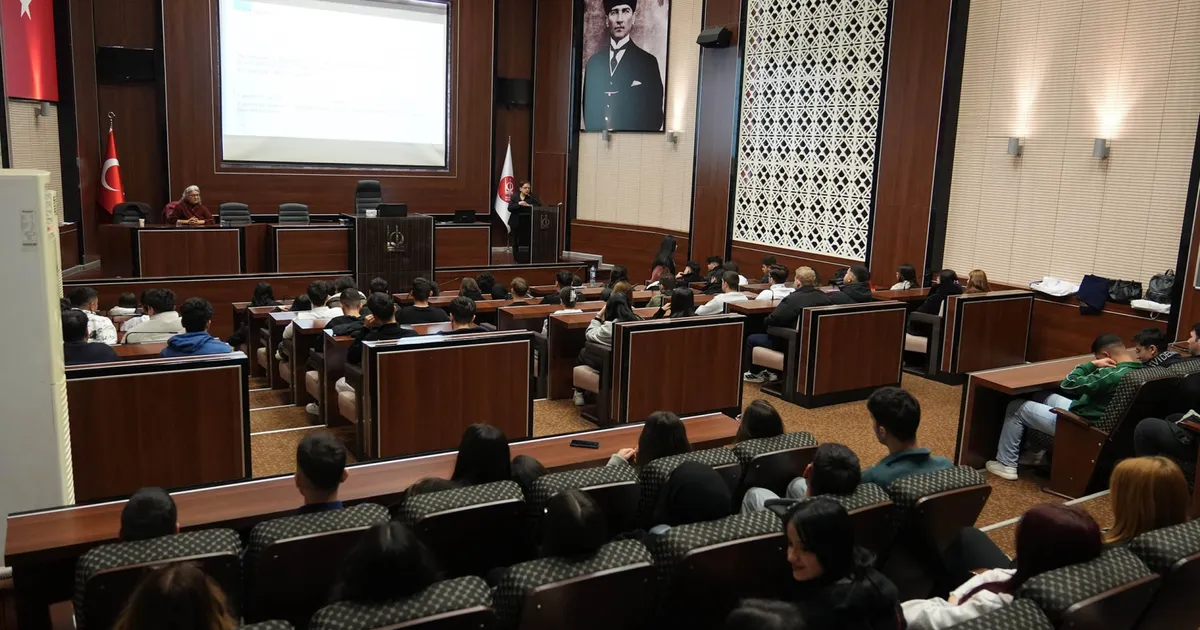 Ankara Keçiören Belediyesi, stajyer öğrencilere yönelik sağlık eğitimi programlarına devam ediyor.