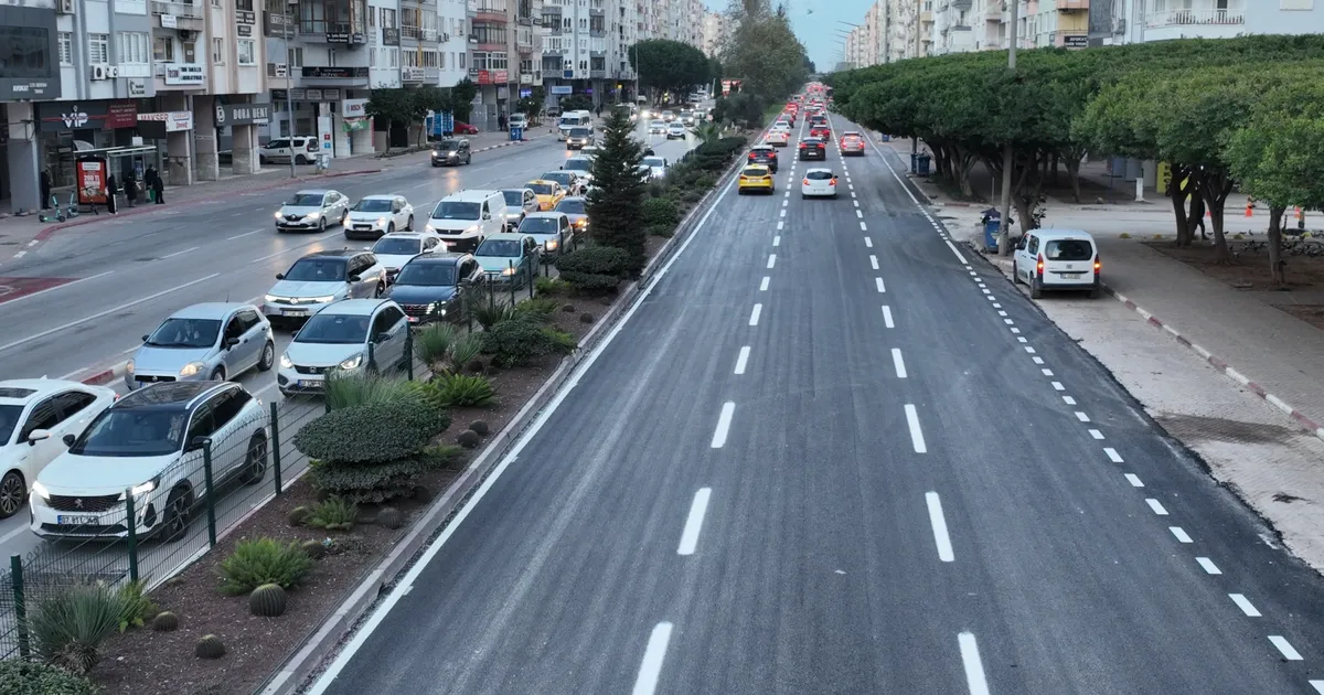 Antalya 100. Yıl Bulvarı’nda asfalt yenileme çalışması