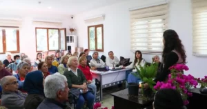 Antalya Büyükşehir Belediyesi’ne bağlı Aktif Yaşlı Merkezi’nde yaş almış bireylere