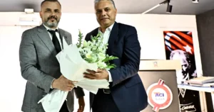 Antalya Muratpaşa Belediye Başkanı Ümit Uysal, Açı Koleji öğrencileriyle buluşmasında