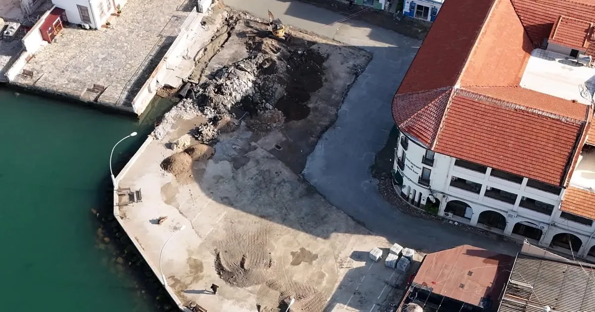 Ayvalık’ın denize açılan yeni meydanına modern dönüşüm