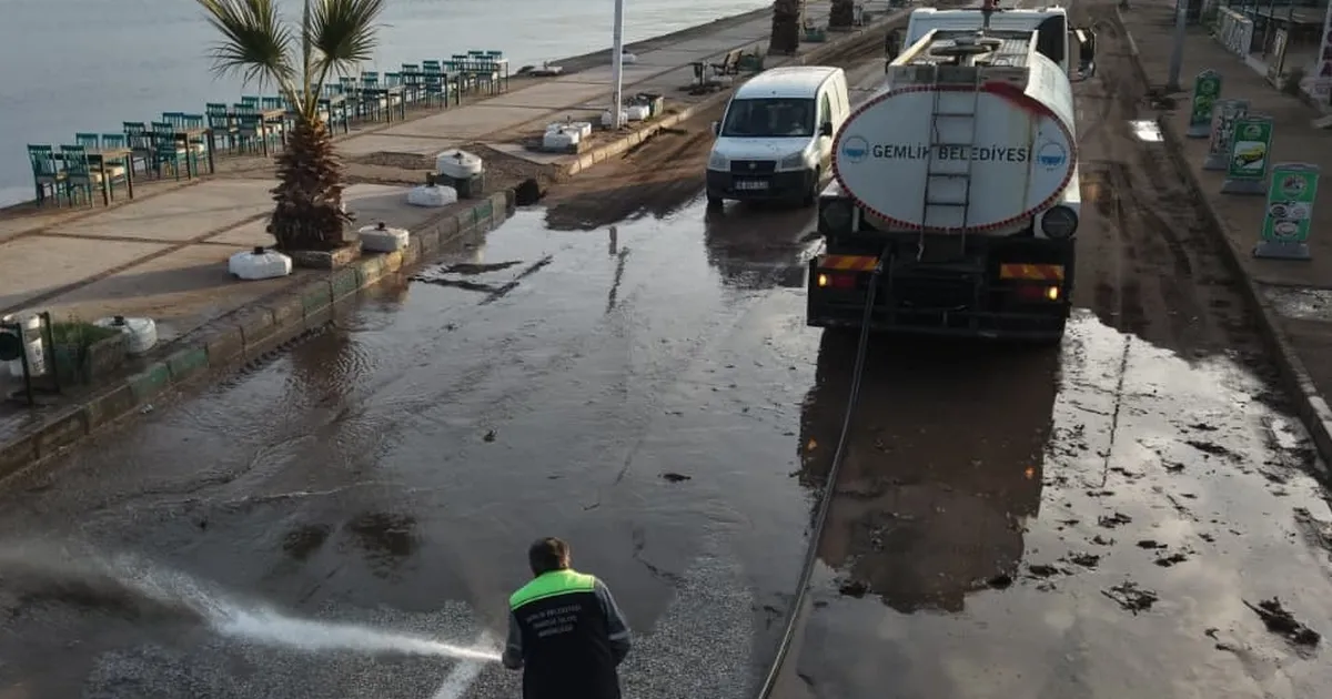 Bursa Gemlik’te temizlik ve güvenlik için aralıksız çalışma