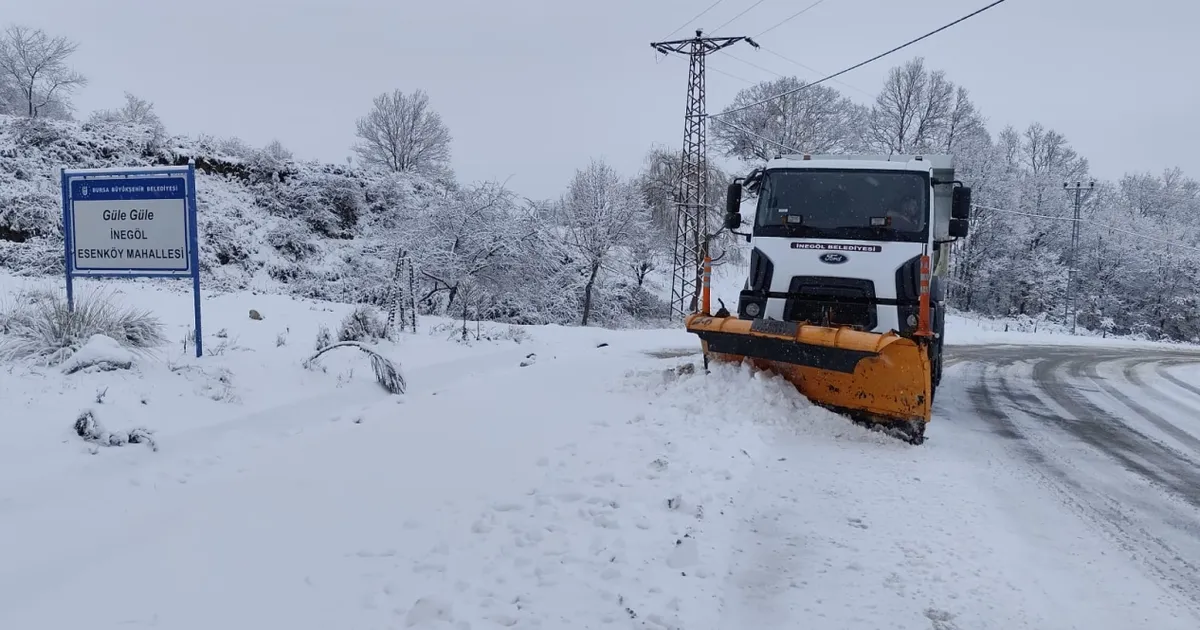 Bursa İnegöl Belediyesi karla mücadelede 24 saat sahada