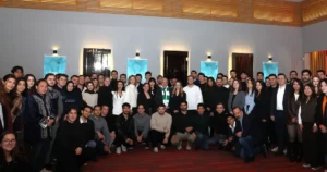 Bursa'da üniversite öğrenci topluluklarıyla bir araya gelen Nilüfer Belediye Başkanı
