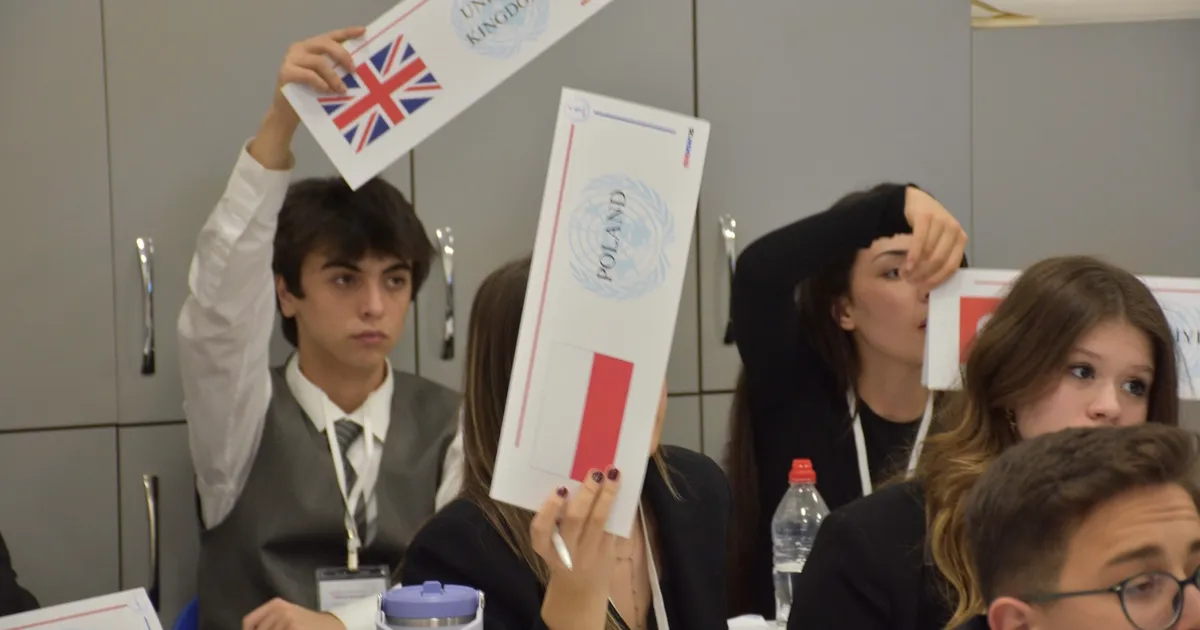 Bursa’da genç diplomatlar ÇEKMUN’da uluslararası gündemleri tartıştı