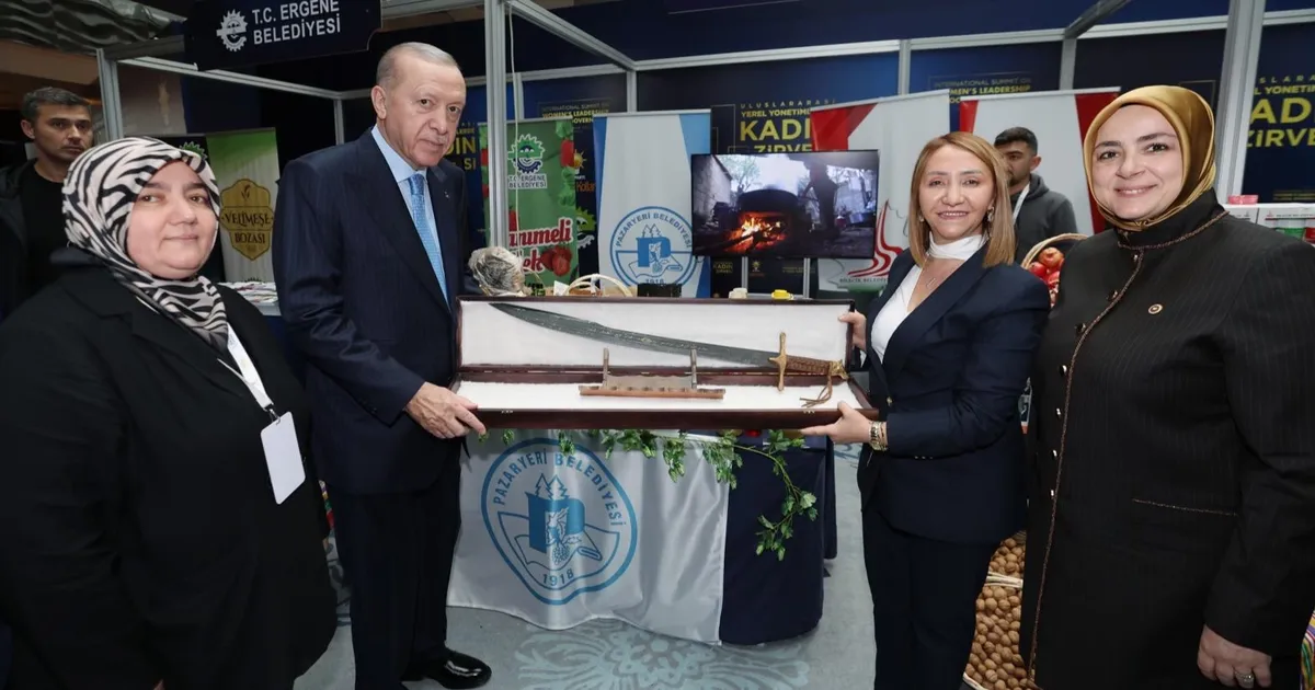 Cumhurbaşkanı Erdoğan’a Başkan Tekin’den özel hediye