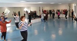 Denizli Büyükşehir Belediyesi Konservatuarı Halk Oyunları Topluluğu, kent genelinde bayanlara