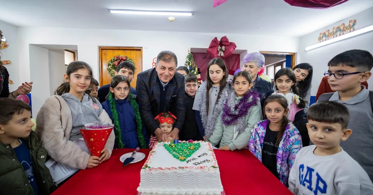 İzmir Basmane’de çocuklara yeni yıl coşkusu