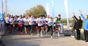 İzmir Büyükşehir Belediyesi tarafından geleneksel hale getirdiği 10 kilometrelik Şehit