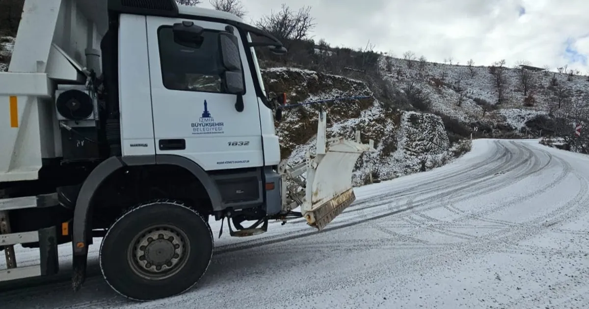 İzmir’de kar savaşçıları yollarda