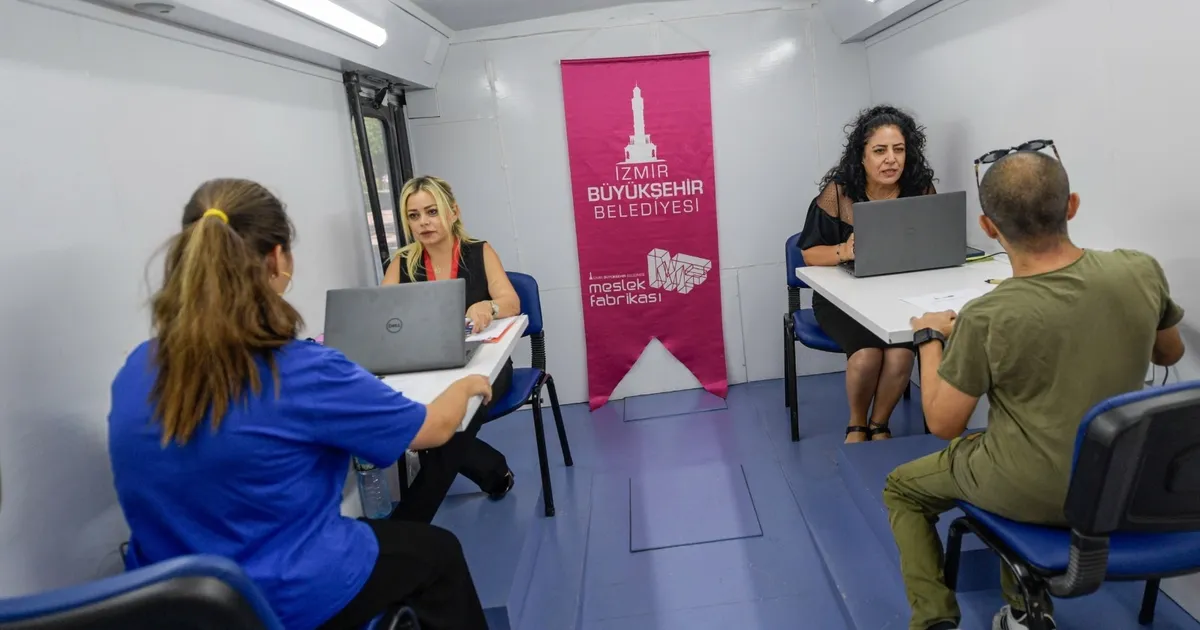 İzmir’de ‘Meslek Fabrikası’ ile iş buluyorlar