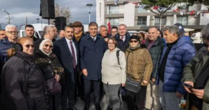 İzmir Dikili Belediyesi’nin açılış ve temel atma törenlerinde konuşan İzmir