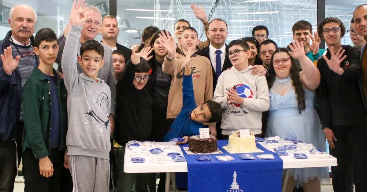 İzmir’de sevgiyle engeller aşıldı