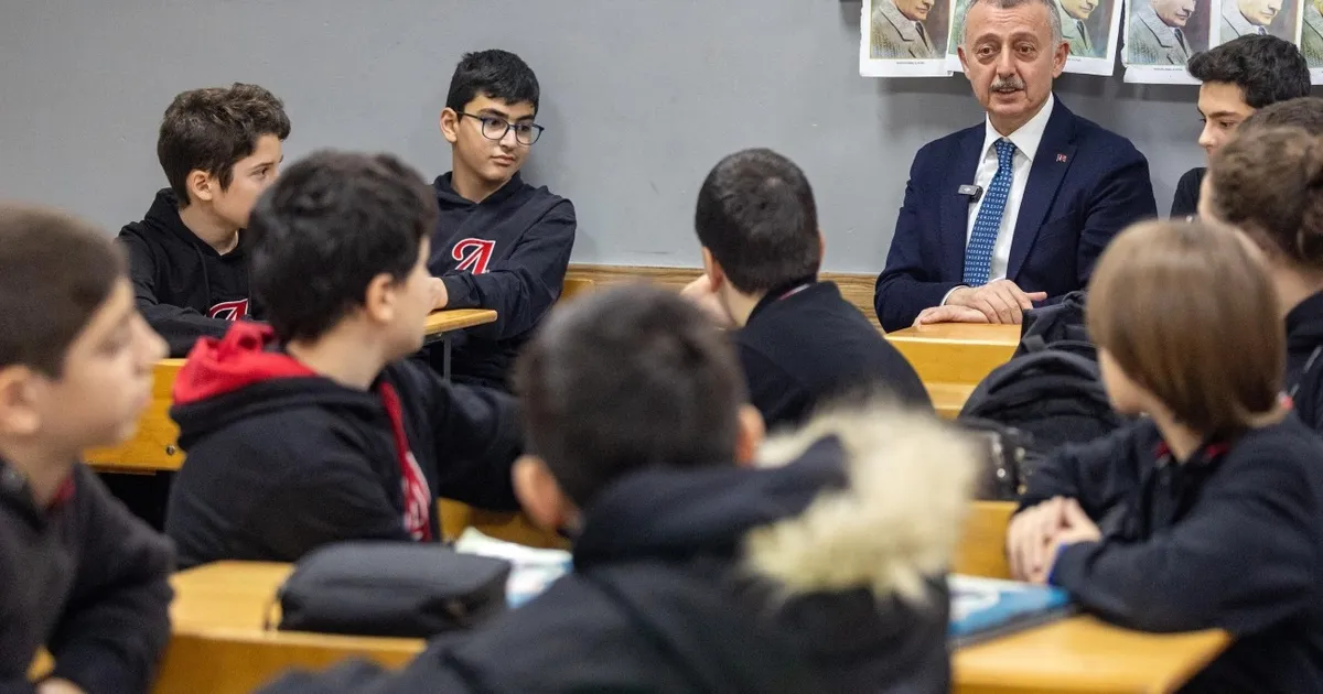 İzmir’de sınıf başkanının vaadi Başkan Büyükakın ile yerine geldi