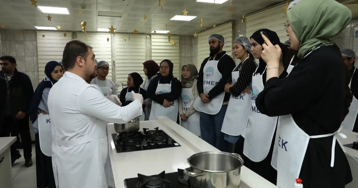 KAYMEK yabancı öğrencilere Kayseri lezzetlerini öğretiyor