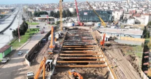 Kocaeli’nin ulaşım geleceğini şekillendirecek Körfezray Metro Projesi’nde kazı çalışmaları yapan